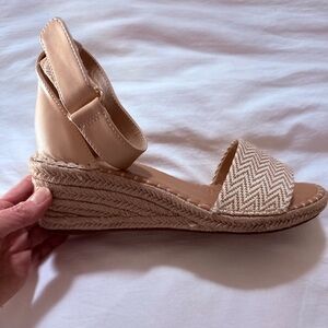 Tommy Bahama Cream and Tan Espadrille Sandals